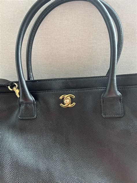 how to spot a fake chanel executive cerf tote|chanel caviar cerf tote.